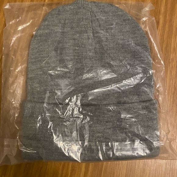 Grey Carhartt Beanie NWT - Picture 4 of 4